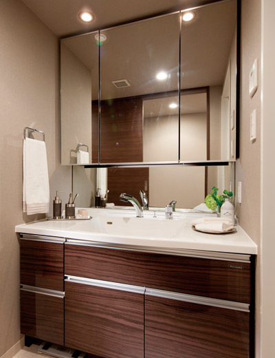 Bathing-wash room.  [bathroom] Integrated counter seamless of the top plate and bowl. It has adopted the artificial marble classy.