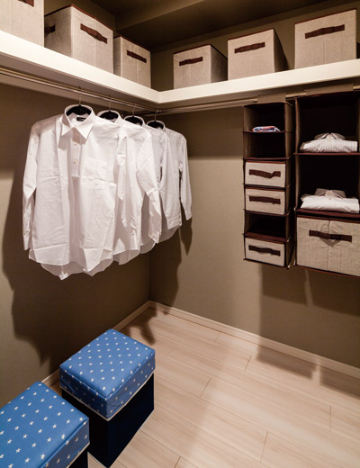 Receipt. Walk-through closet