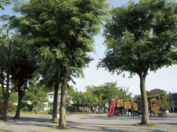 Surrounding environment. Fan Mishima park (2 minutes walk / About 160m)