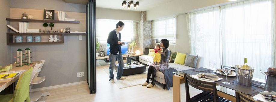 Buyer of E's family (late 20s) in the model room ・ living ・ In the dining ※ Model Room J-type. After changing menu plan. Menu plan application deadline Yes ・ Free of charge