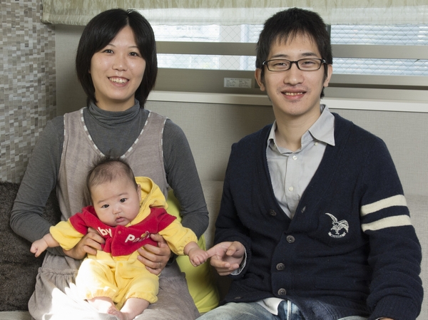 Buyer of E's family (late 20s) (in the model room ・ living ・ At the dining)