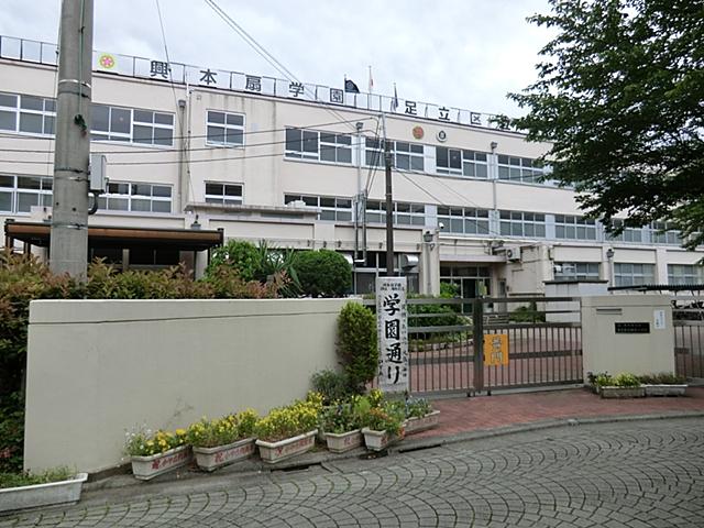 Primary school. 300m until today this elementary school