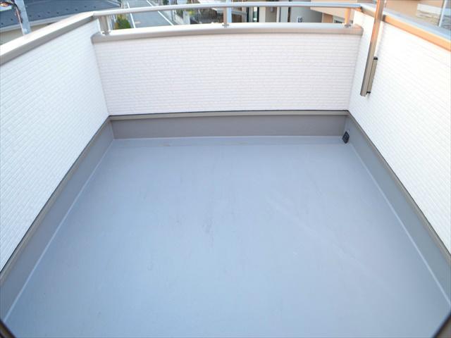 Balcony. 4.5 Pledge large balcony of