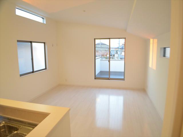 Living. It overlooks the living