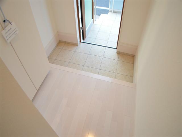 Entrance. Friendly colors