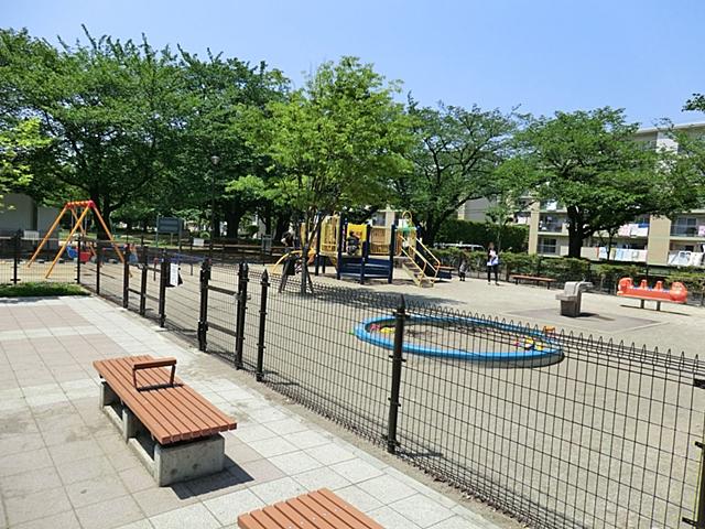 park. 540m until the flower garden park