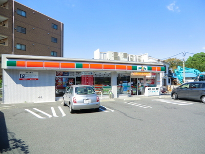 Convenience store. 110m until Thanksgiving (convenience store)