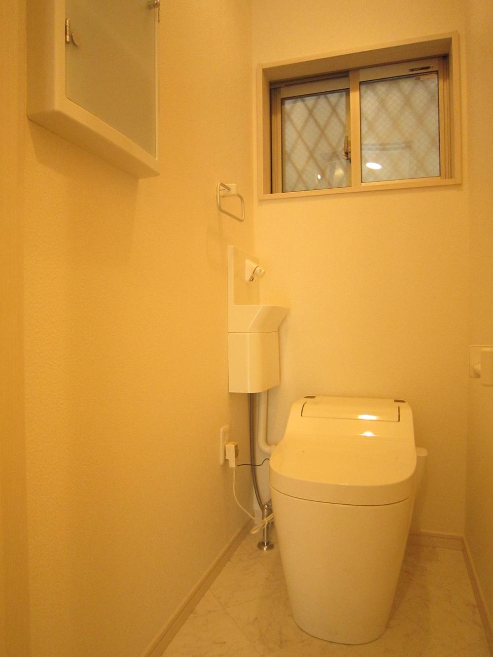 Toilet. Indoor (12 May 2013) Shooting