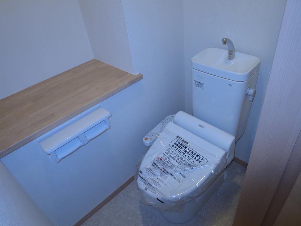 Toilet. Local (11 May 2013) Shooting