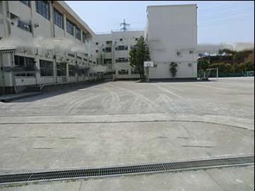 Junior high school. Yanaka 440m until junior high school (junior high school)