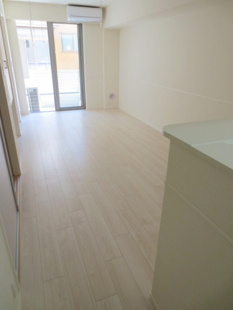 Living and room. 12.4 Pledge of a large living