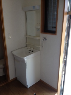 Other Equipment. Independent wash basin