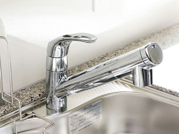 Kitchen.  [Water purifier integrated mixing faucet] Water purification ・ Raw water of switching and Straight ・ Excellent operability such as the switching of the shower can be done with one click, Water purifier has established an integrated mixing faucet anytime tasty water is drinkable.