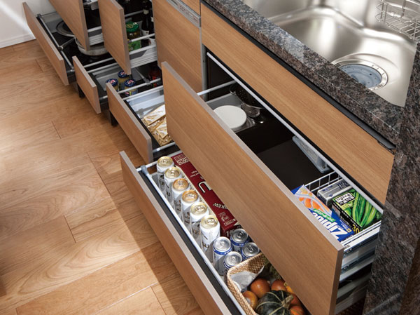 Kitchen.  [All slide storage] Under-counter storage is also taken out easily slide drawer back of the thing.  ※ Except for the part (same specifications)