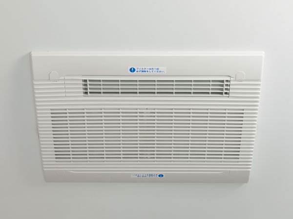 Bathing-wash room.  [Bathroom ventilation drying heater] Drying ・ heating ・ In addition to the cool breeze function, 24 hours low air flow ventilation function with the bathroom ventilation drying heater. It will also come in handy drying of laundry on a rainy day.