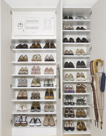 Receipt.  [Multi-entry cloak] "plenty ・ Neat ・ Entrance storage developed a universal "theme. Almost without changing the size of conventional storage, It was up to about 1.6 times the amount of storage of shoes by reviewing the design and layout.  ※ Our ratio  ※ If 120cm opening the standard specification of the (shoes plenty of type), About 1.6 times the storage number of shoes compared to the footwear put the standard specification of the conventional Daikyo (business shoes 26cm for men (compared in storage number of width 22cm)). (Same specifications)