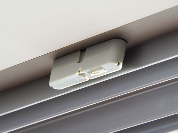 Security.  [Security sensors in the front door and windows] To the entrance door and windows of all dwelling unit (except for some) was set up crime prevention sensor. Upon sensing abnormality in the sensor working, As "Secom" "L.O.G (Lions ・ online ・ Guard) will be automatically reported to the System Center ".  ※ Except part of the window. (Same specifications)