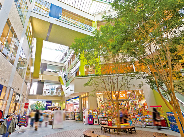 Surrounding environment. Pasajio (3-minute walk ・ 180m)