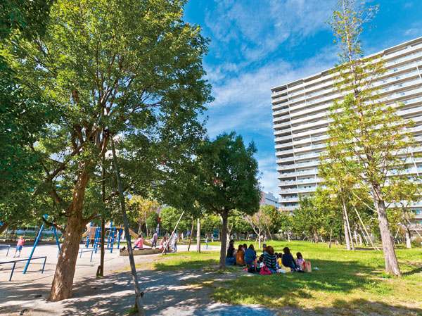 Surrounding environment. Nishiarai Sakae Park (4-minute walk ・ 260m)