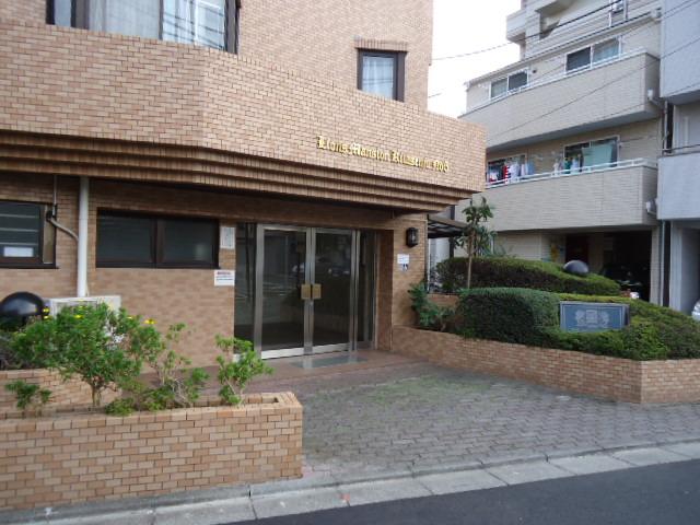 Entrance. Local (11 May 2013) Shooting