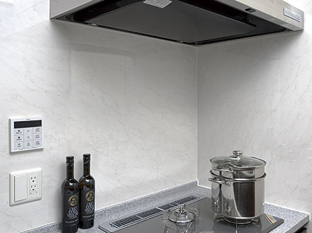 Kitchen.  [Kitchen Panel] Dirt is easily wiped off, A beautiful kitchen panel to look has been adopted on the wall.