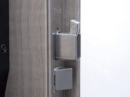 Security.  [Deadbolt lock with sickle] Adopt a sickle dead bolt as unreasonable pry measures. And more firmly locked.