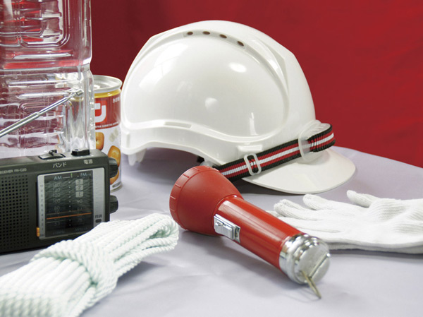 earthquake ・ Disaster-prevention measures.  [Disaster prevention warehouse] The residential building in the, It established a disaster prevention warehouse with precaution. It stockpile supplies to help in an emergency.