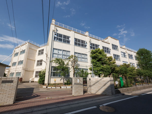 Surrounding environment. Ward fan elementary school (about 600m, An 8-minute walk)
