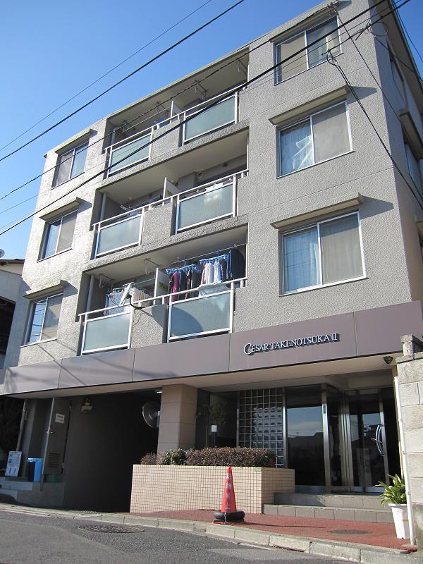 Local appearance photo. "Takenotsuka" 17-minute walk from the station. Because it is entered in the one from the main road, The sound is not worried.