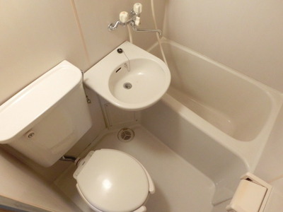 Bath. 3-point unit bus Bathroom with cleanliness