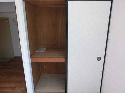 Receipt. Storage equipped with depth