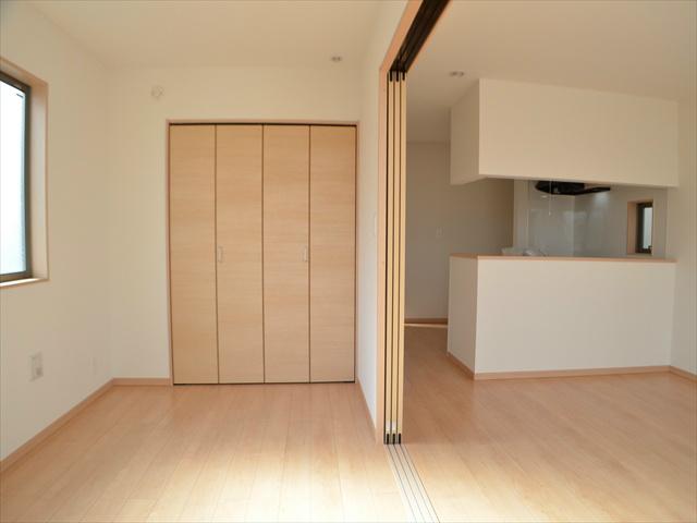 Non-living room. 23.5 Pledge together with the living