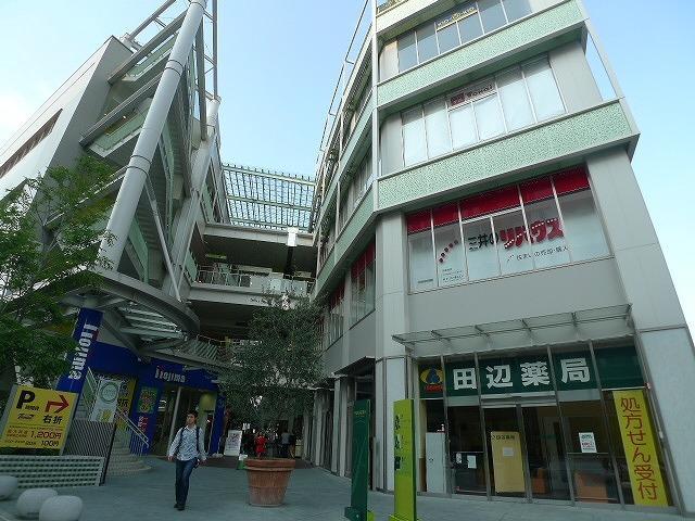 Dorakkusutoa. Matsumotokiyoshi passer Geo Nishiarai shop 471m until (drugstore)