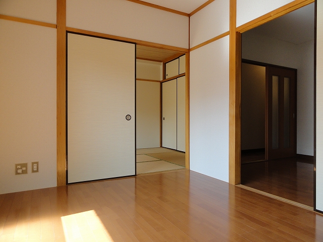 Other room space. This room has a spacious.