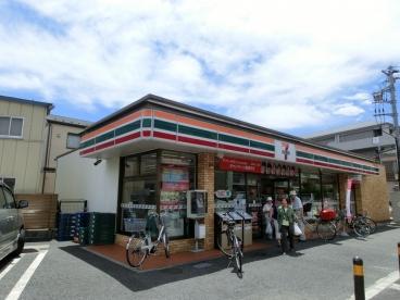 Convenience store. 435m to Seven-Eleven Adachi Nishihokima 3-chome