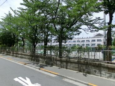 Primary school. 335m to Adachi Ward Nishihokima Elementary School