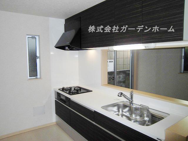 Kitchen. Local (10 May 2013) Shooting