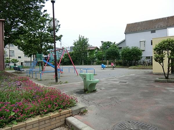 park. 435m until Senjunakai the town park