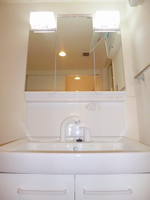 Wash basin, toilet. Because it is a specification of the head faucet shower was, It is also useful in cleaning.
