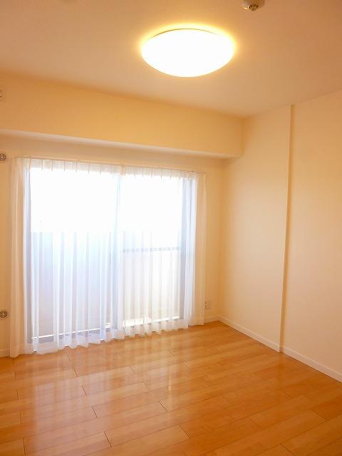 Non-living room. Western-style about 6.1 Pledge