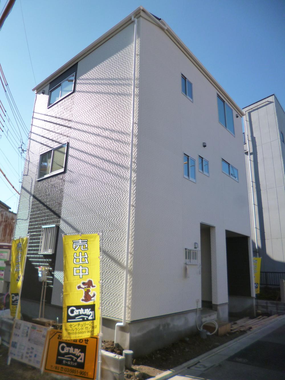 Local appearance photo. Local (12 May 2013) Shooting