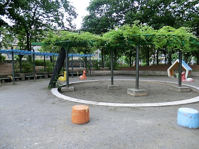 park. Municipal Uwanumata East Park up to 100m