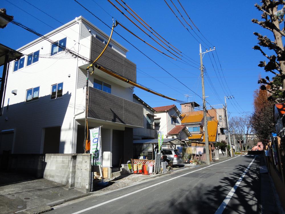 Local photos, including front road. Local (12 May 2013) Shooting