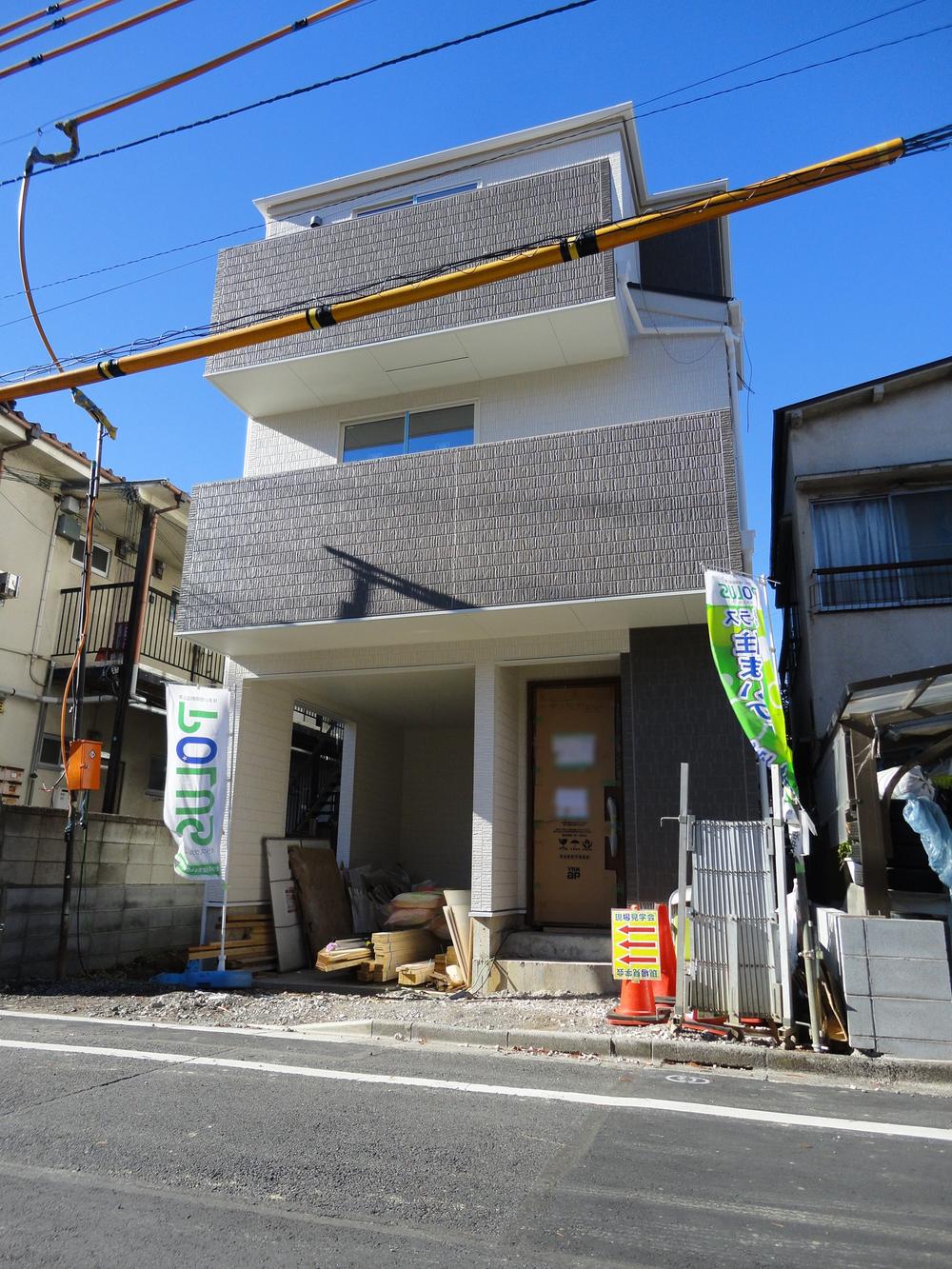 Local appearance photo. Local (12 May 2013) Shooting