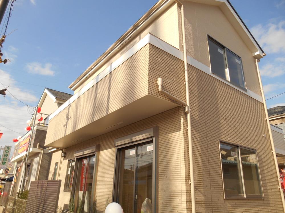 Local appearance photo. Local (12 May 2013) Shooting