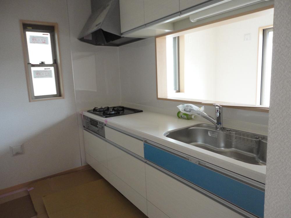 Kitchen. Difficult kitchen table is dirty, In easy-to-clean material specification, It will be very pleased to wife. 