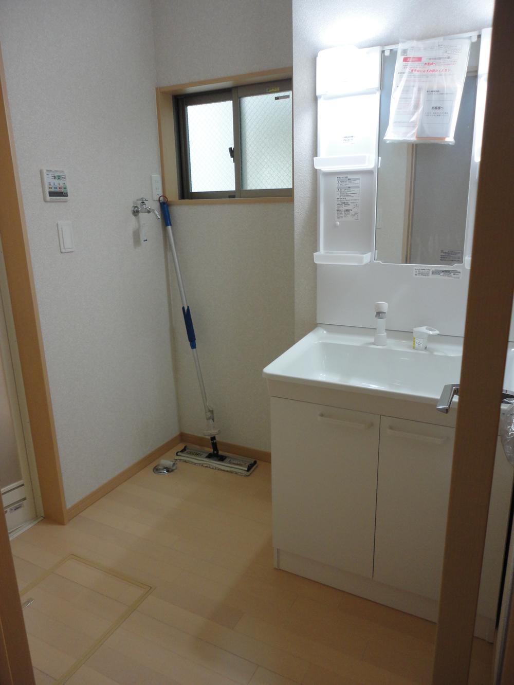 Wash basin, toilet. Indoor (July 2013) Shooting