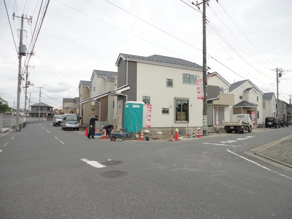 Local photos, including front road. Local (July 2013) Shooting