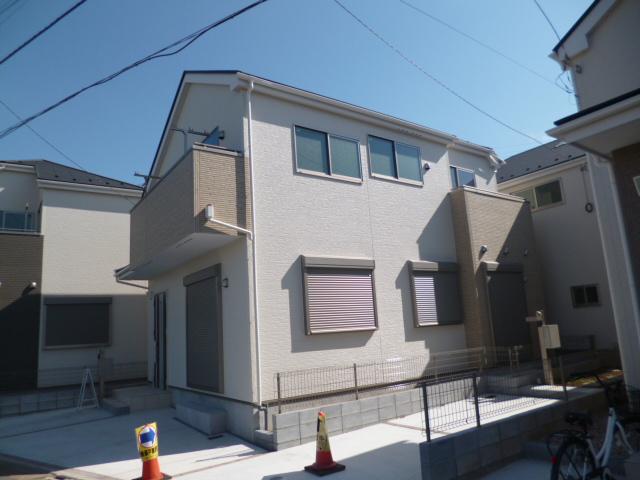 Local appearance photo. 4 Building