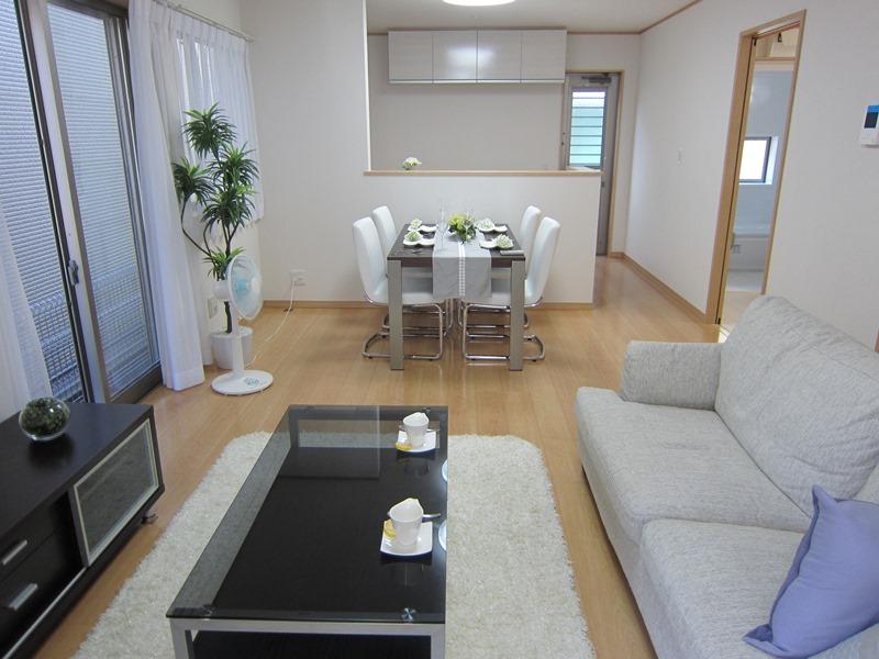 Living. E Building living